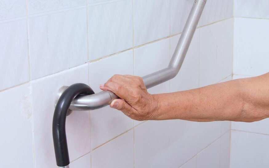 3 useful reasons to install disabled-friendly grab rails