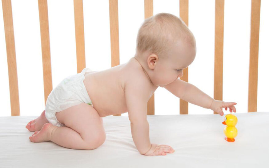 Prevent your child from rolling off the bed with the toddler bed rails