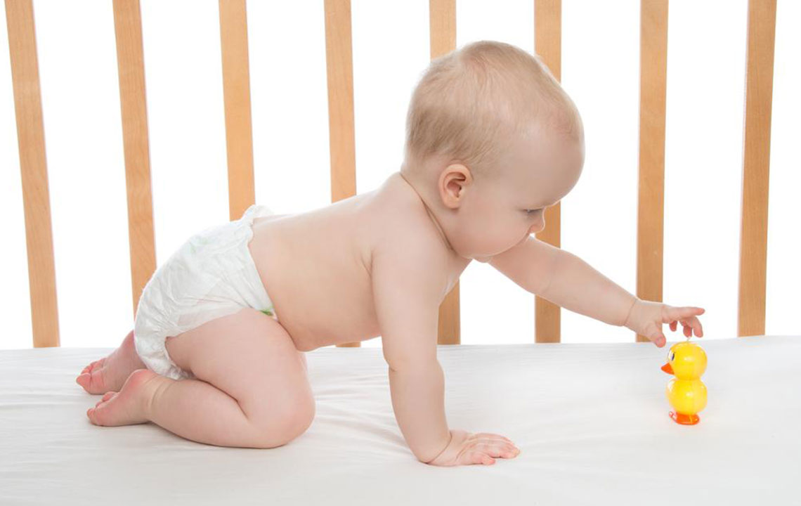 Prevent your child from rolling off the bed with the toddler bed rails