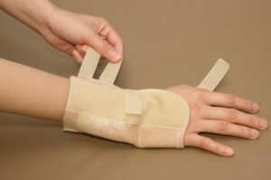 Use wrist support braces to relieve carpal tunnel pain