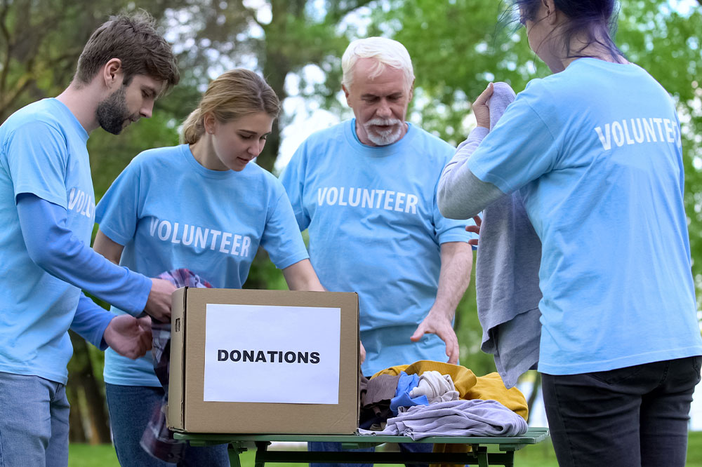How to Volunteer as a Senior In 2023